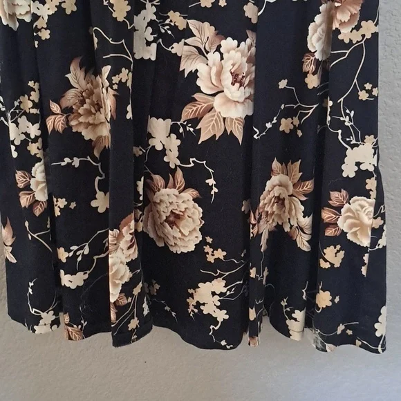 Women's dress - Picture 3 of 5